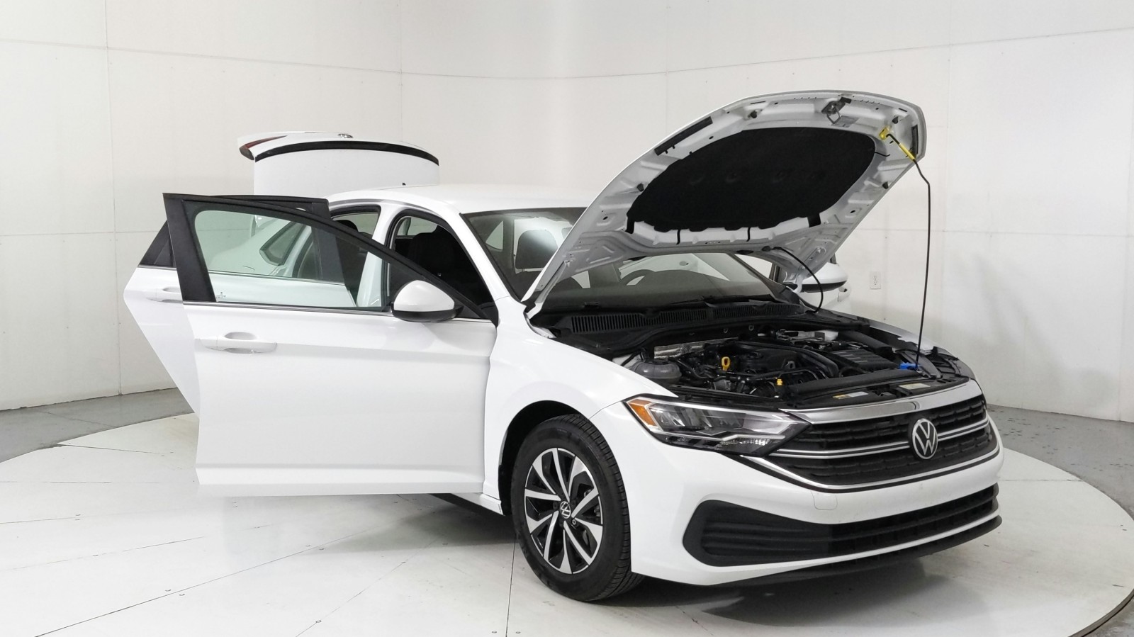 Used 2024 WHITE Volkswagen S image 12