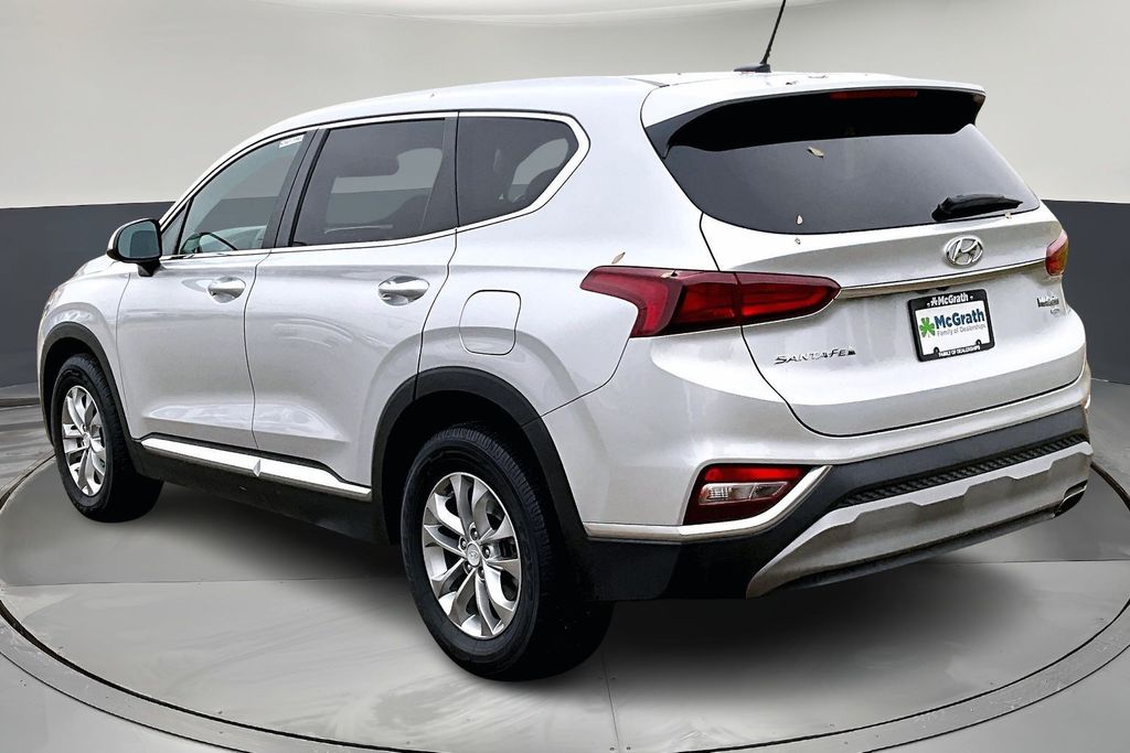 2020 Hyundai Santa Fe SE photo 2