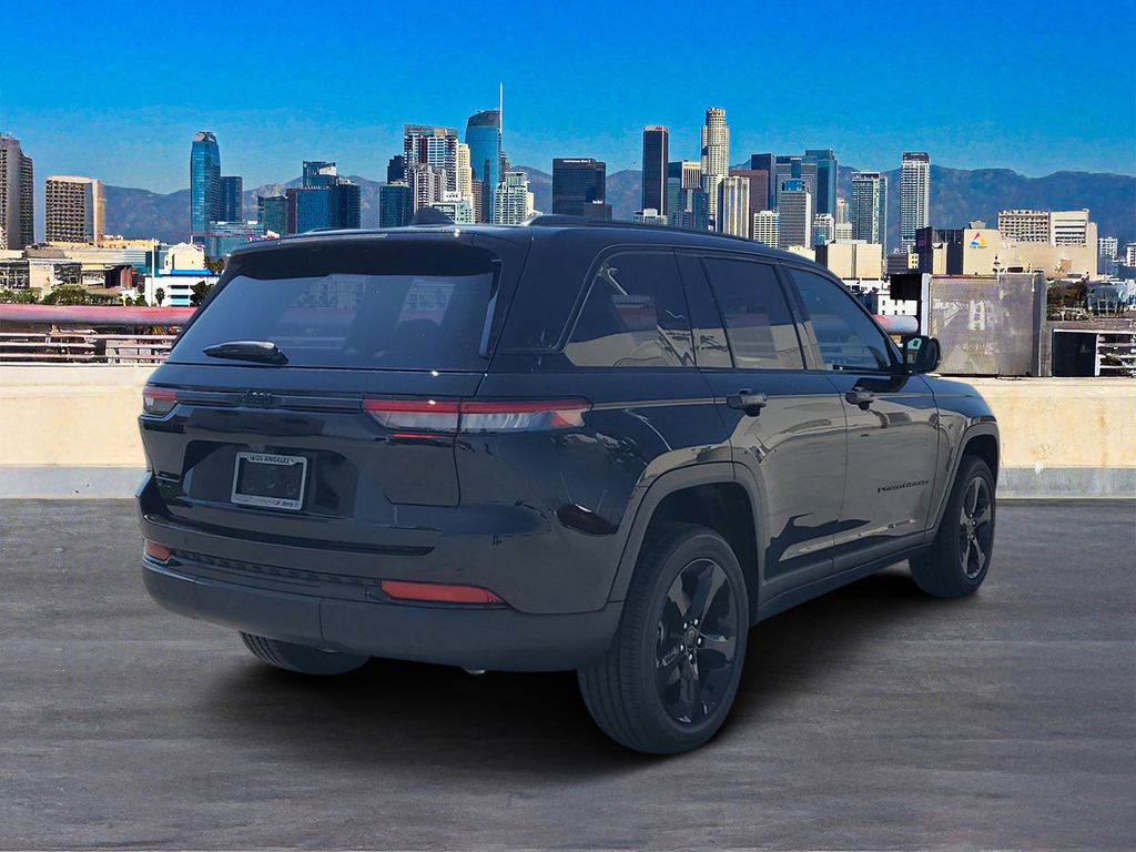 2025 Jeep Grand Cherokee Altitude X photo 2