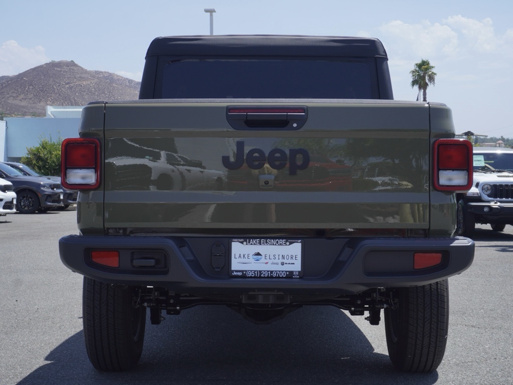 2025 Jeep Gladiator Sport photo 3