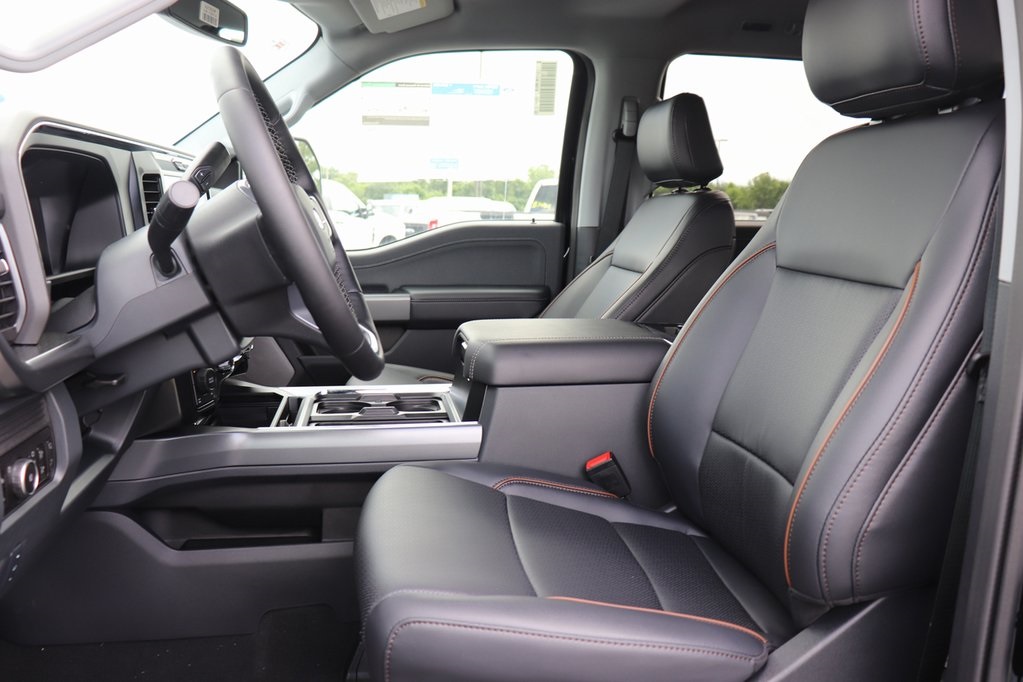 2025 Ford F-250 Lariat photo 3