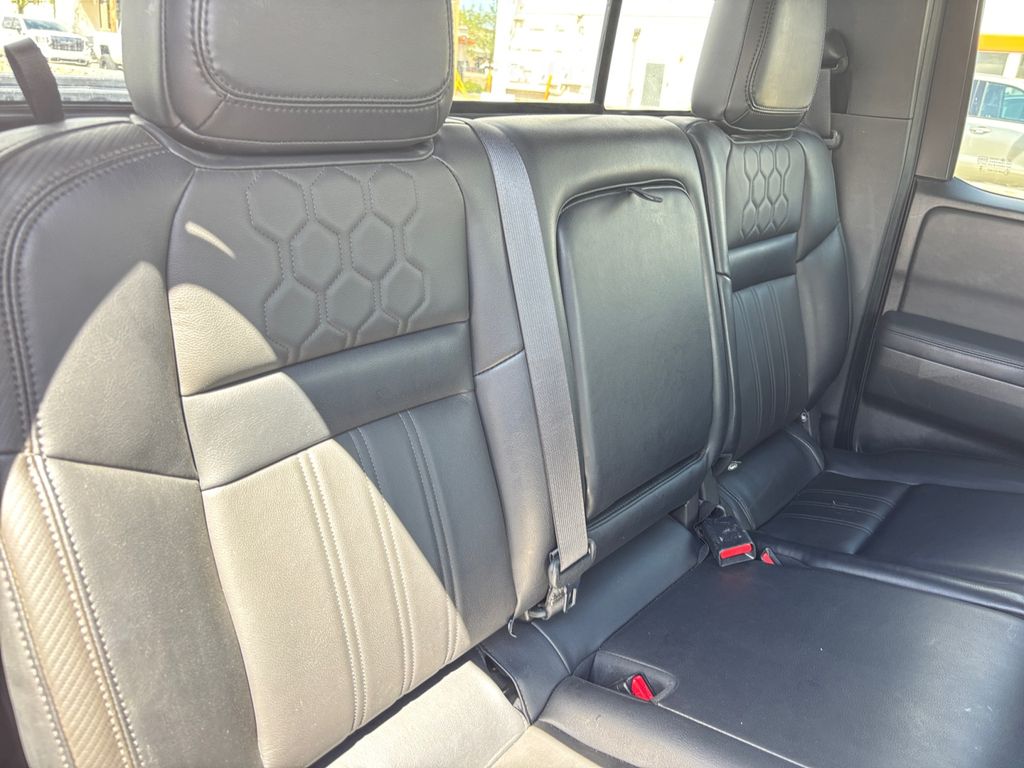 2022 Nissan Frontier PRO-X photo 17