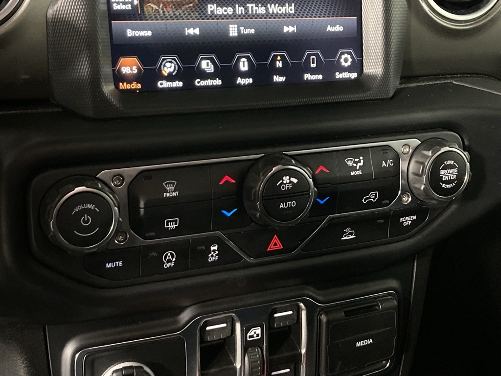2023 Jeep Wrangler Sahara photo 8