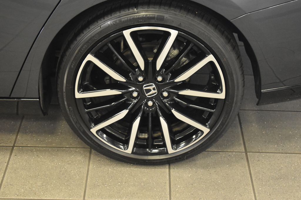 2023 Honda Accord Touring photo 13