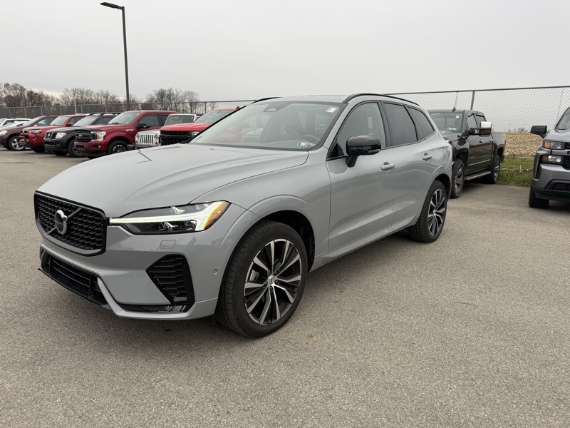 2025 Volvo XC60 B5 Plus photo 2