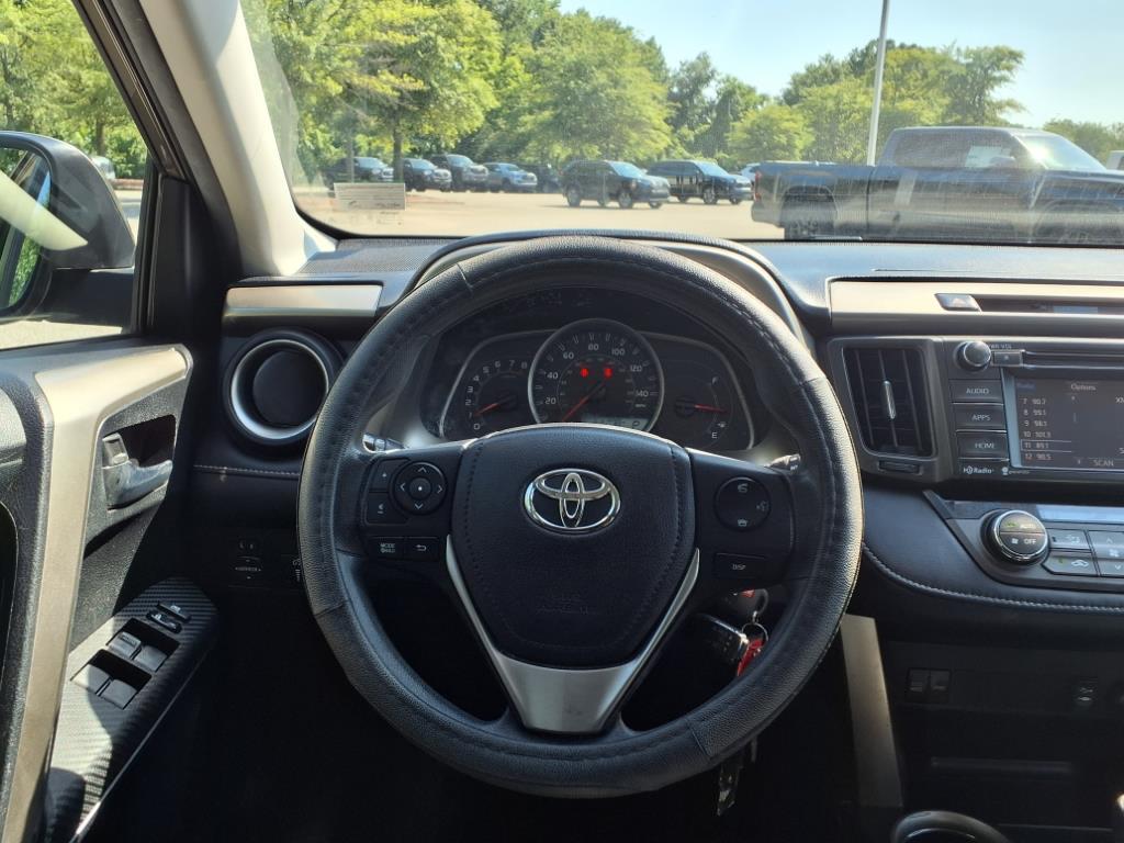 2015 Toyota RAV4 XLE photo 9