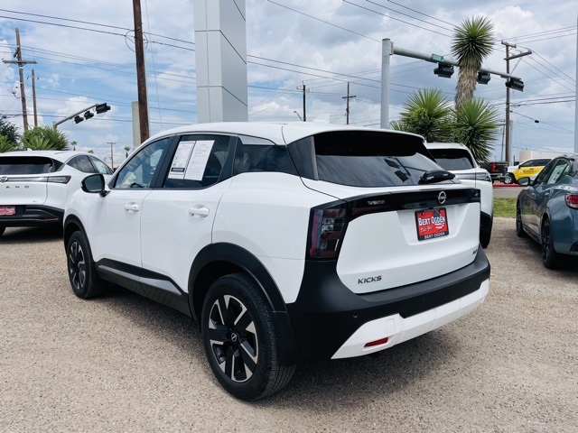 2025 Nissan Kicks SV photo 3