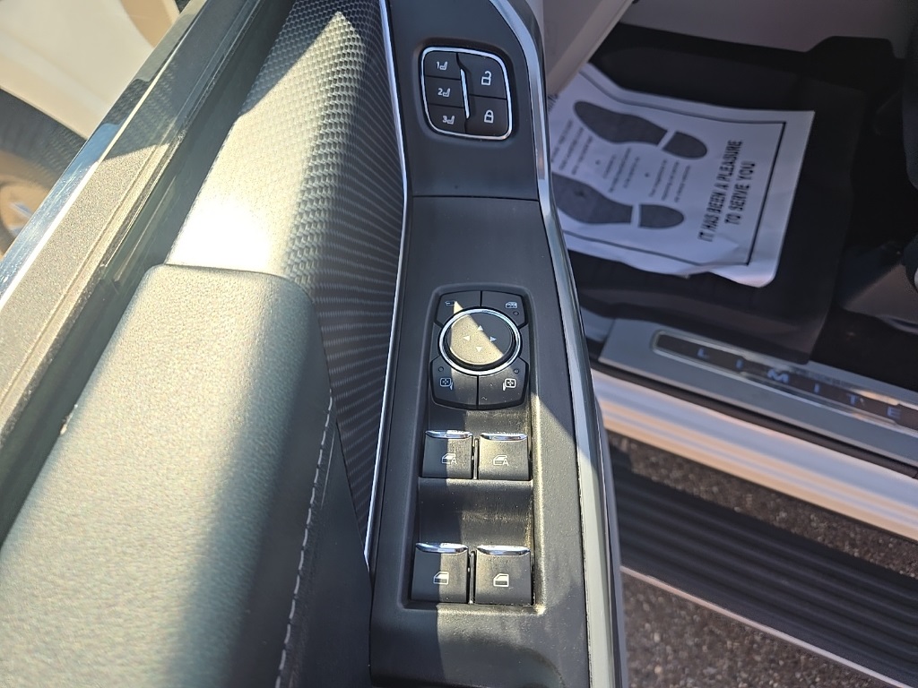 2022 Ford F-150 Limited photo 9