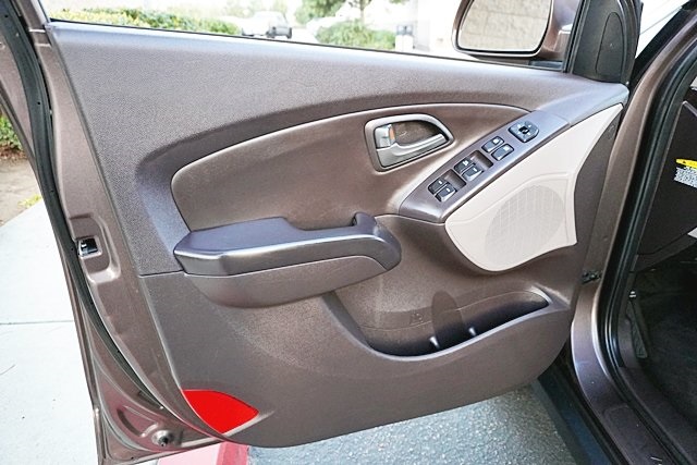 Used 2015 Brown Hyundai SE image 21