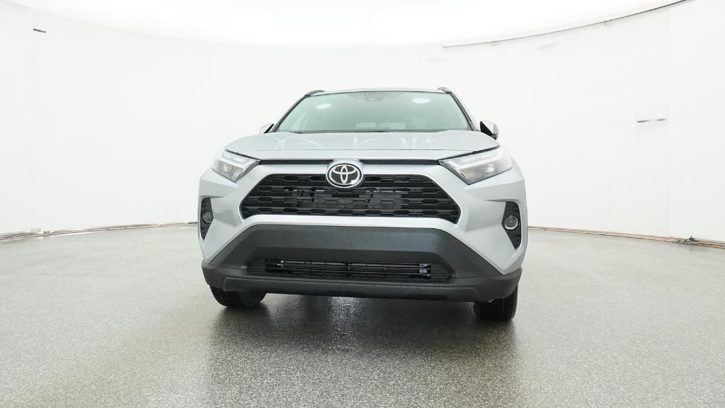 2025 Toyota RAV4 Hybrid XLE photo 3
