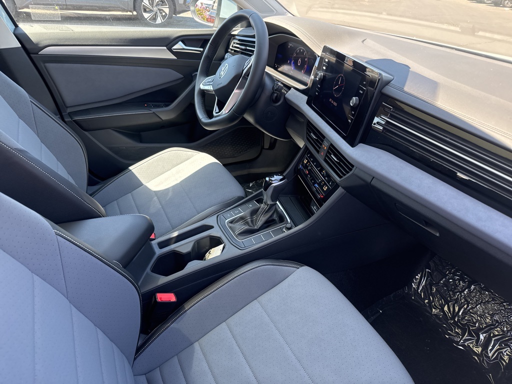 2025 Volkswagen Jetta 1.5T SE photo 10