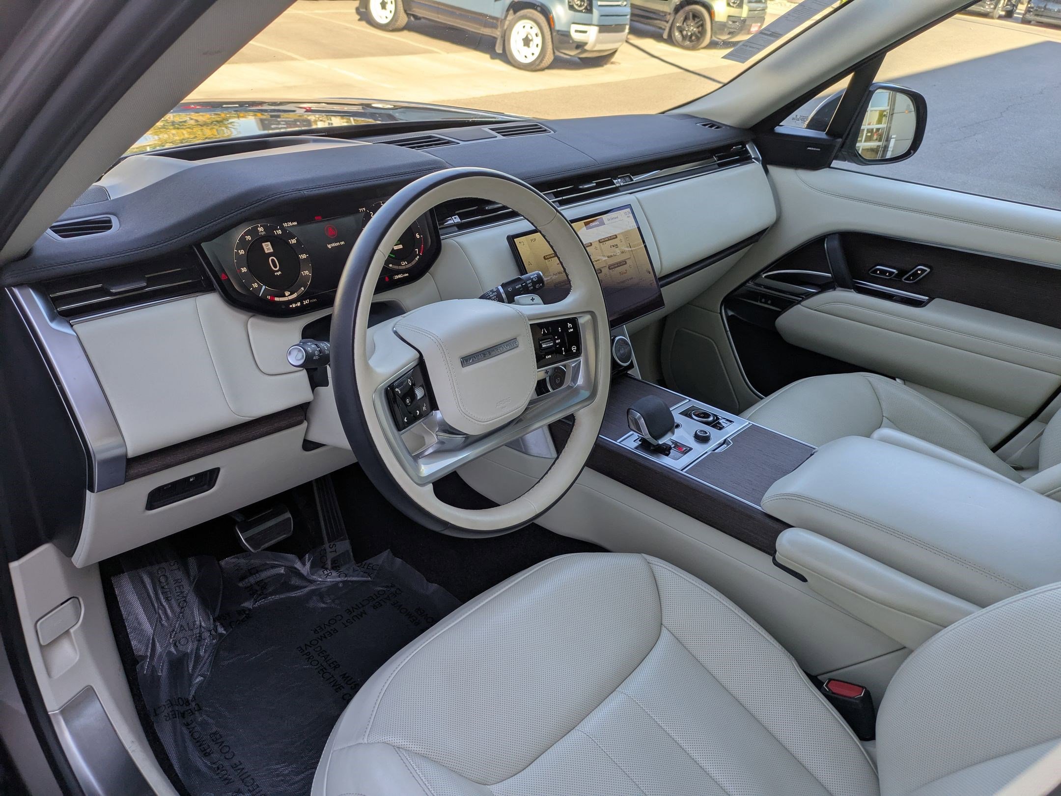 2023 Land Rover Range Rover SE photo 14