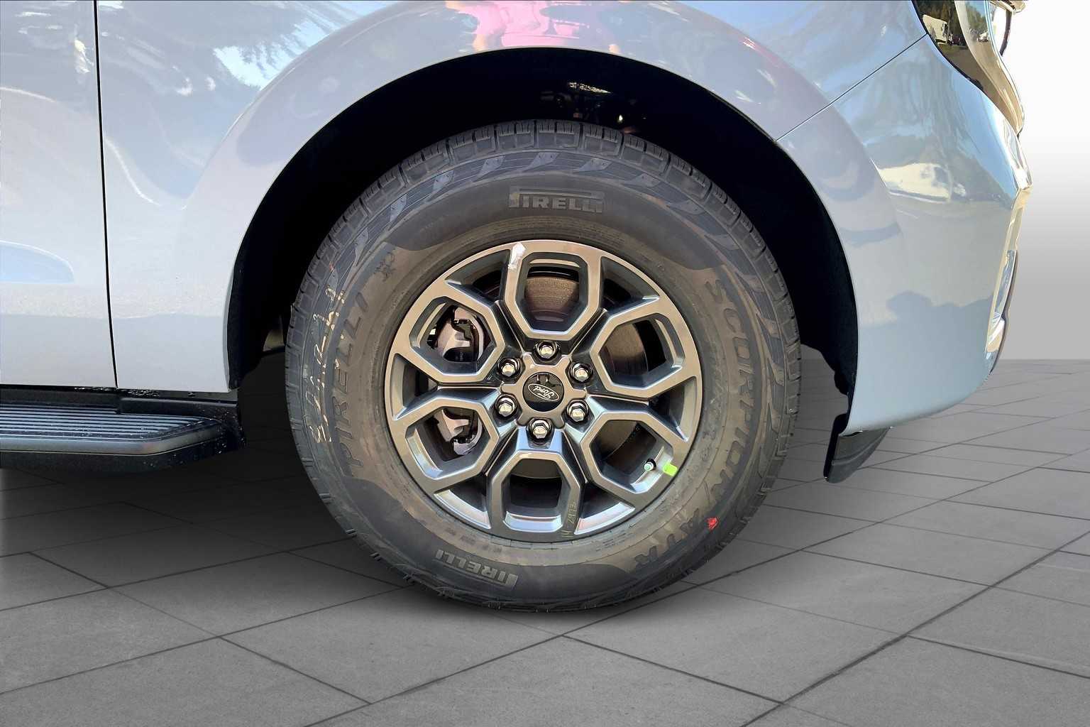 2025 Ford Expedition photo 11