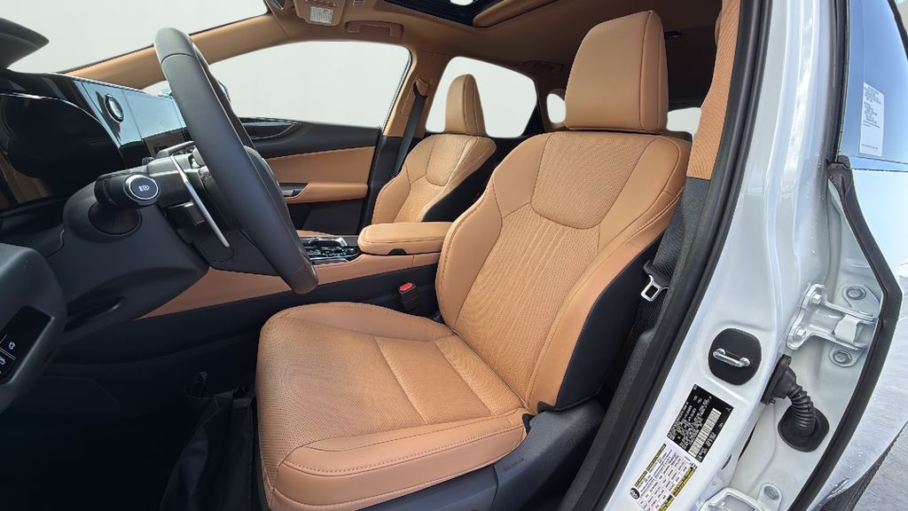 2026 Lexus NX 350 photo 8
