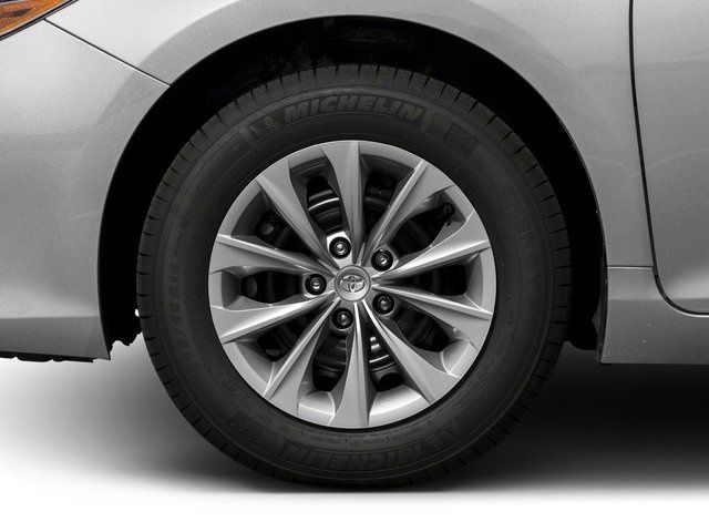 2017 Toyota Camry SE photo 25