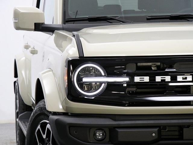 2025 Ford Bronco Outer Banks photo 4