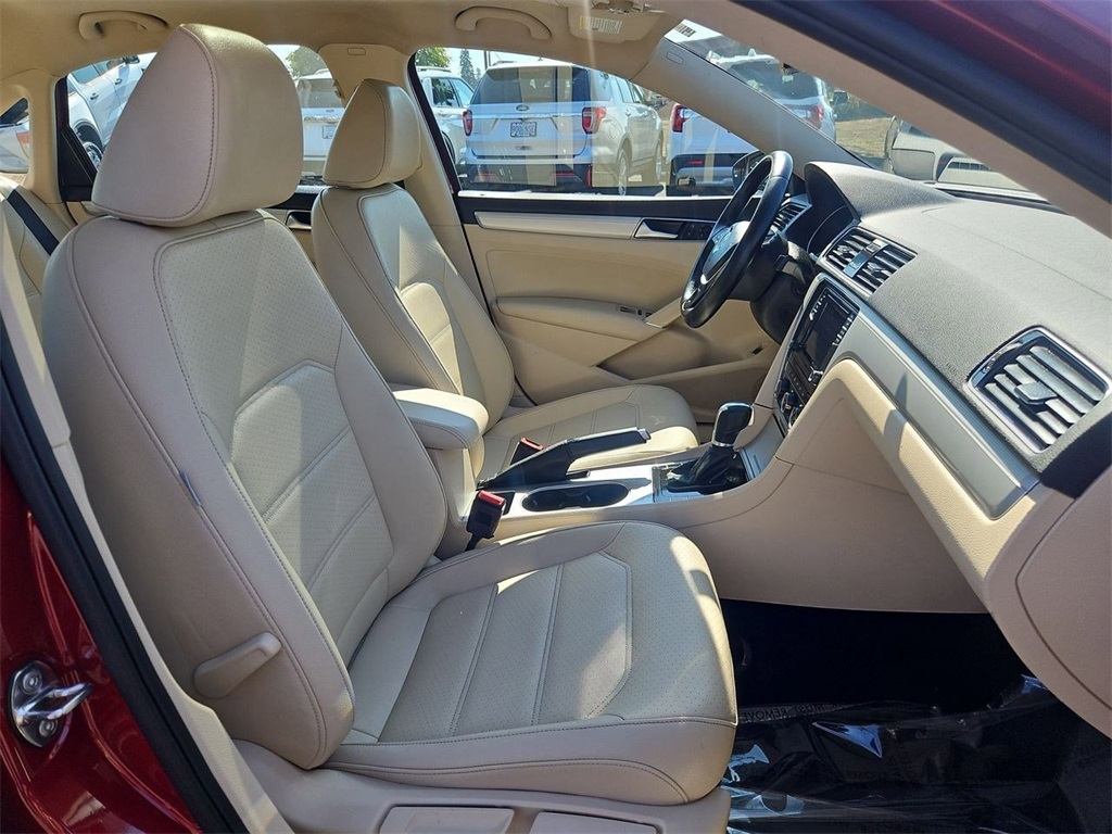 2019 Volkswagen Passat 2.0T Wolfsburg Edition photo 29