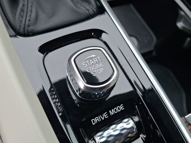 2021 Volvo XC60 T5 Momentum photo 23
