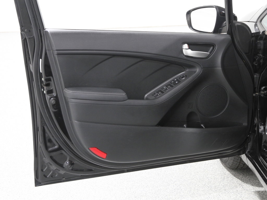 2018 Kia Forte LX Base photo 4