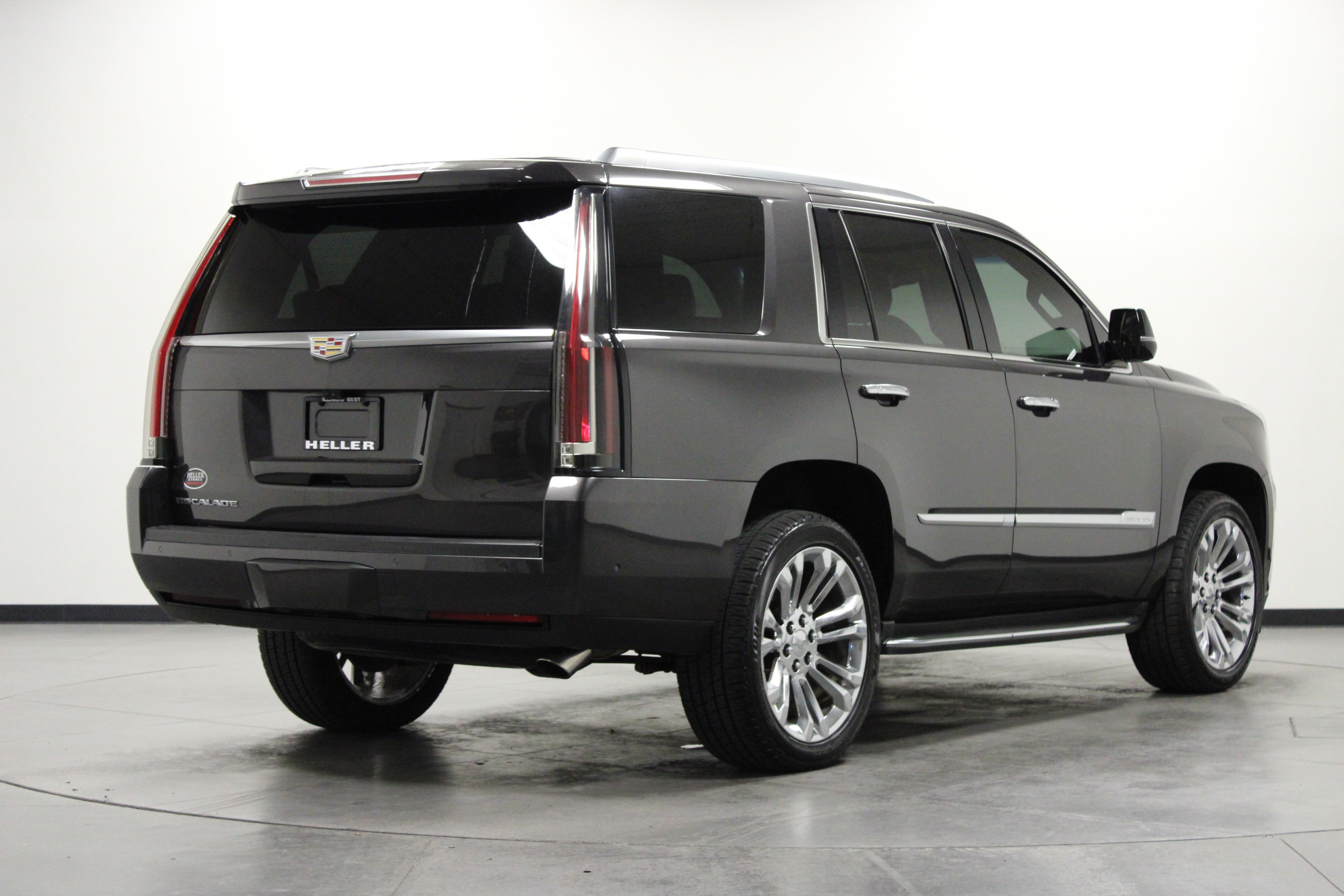 2018 Cadillac Escalade Premium Luxury photo 3