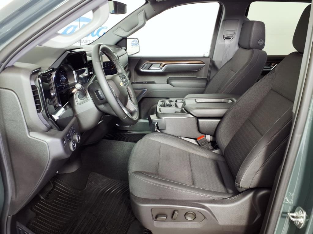 2025 Chevrolet Silverado 1500 LT photo 15