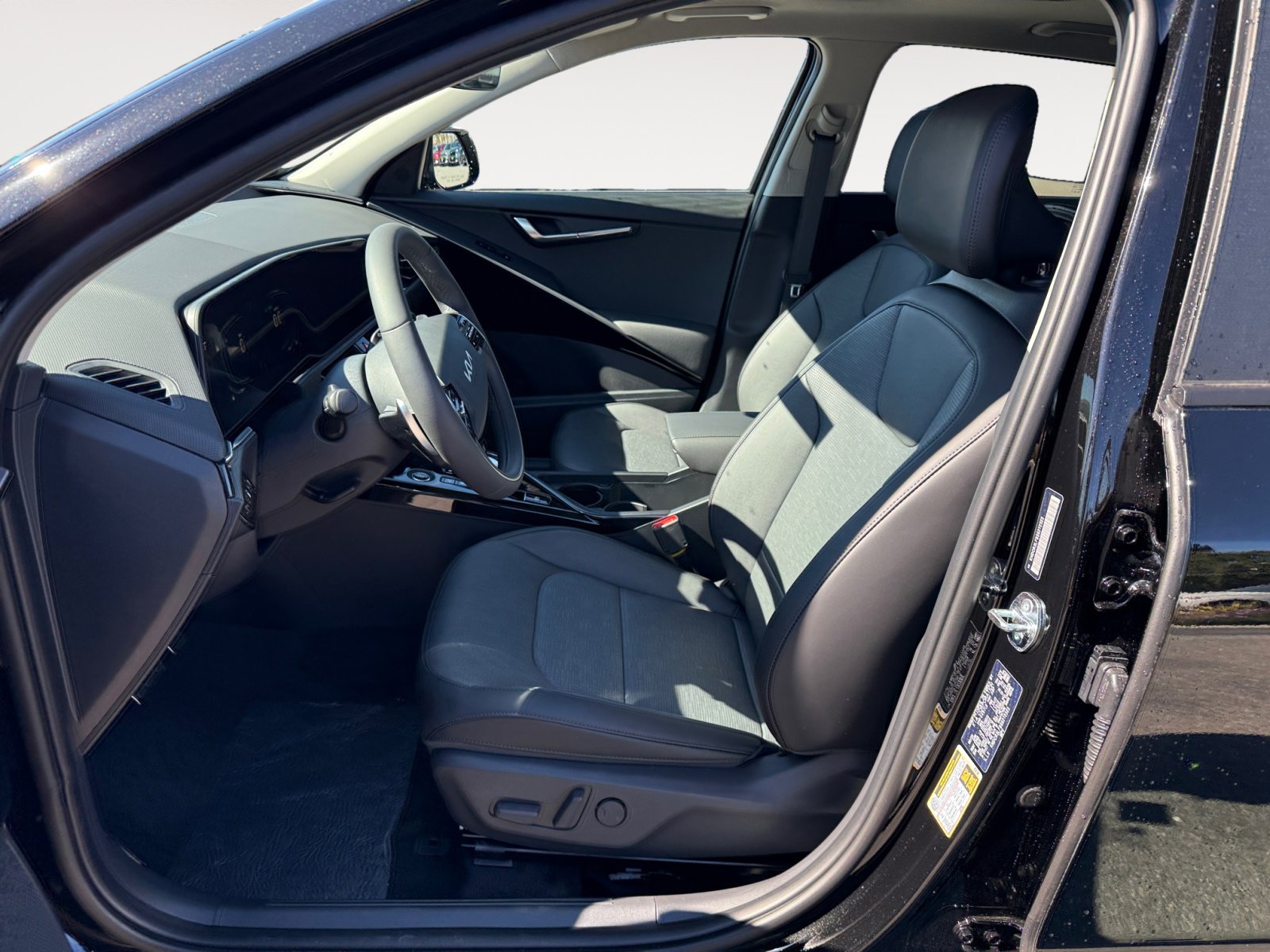 2025 Kia Niro Plug-In Hybrid SX Touring photo 10