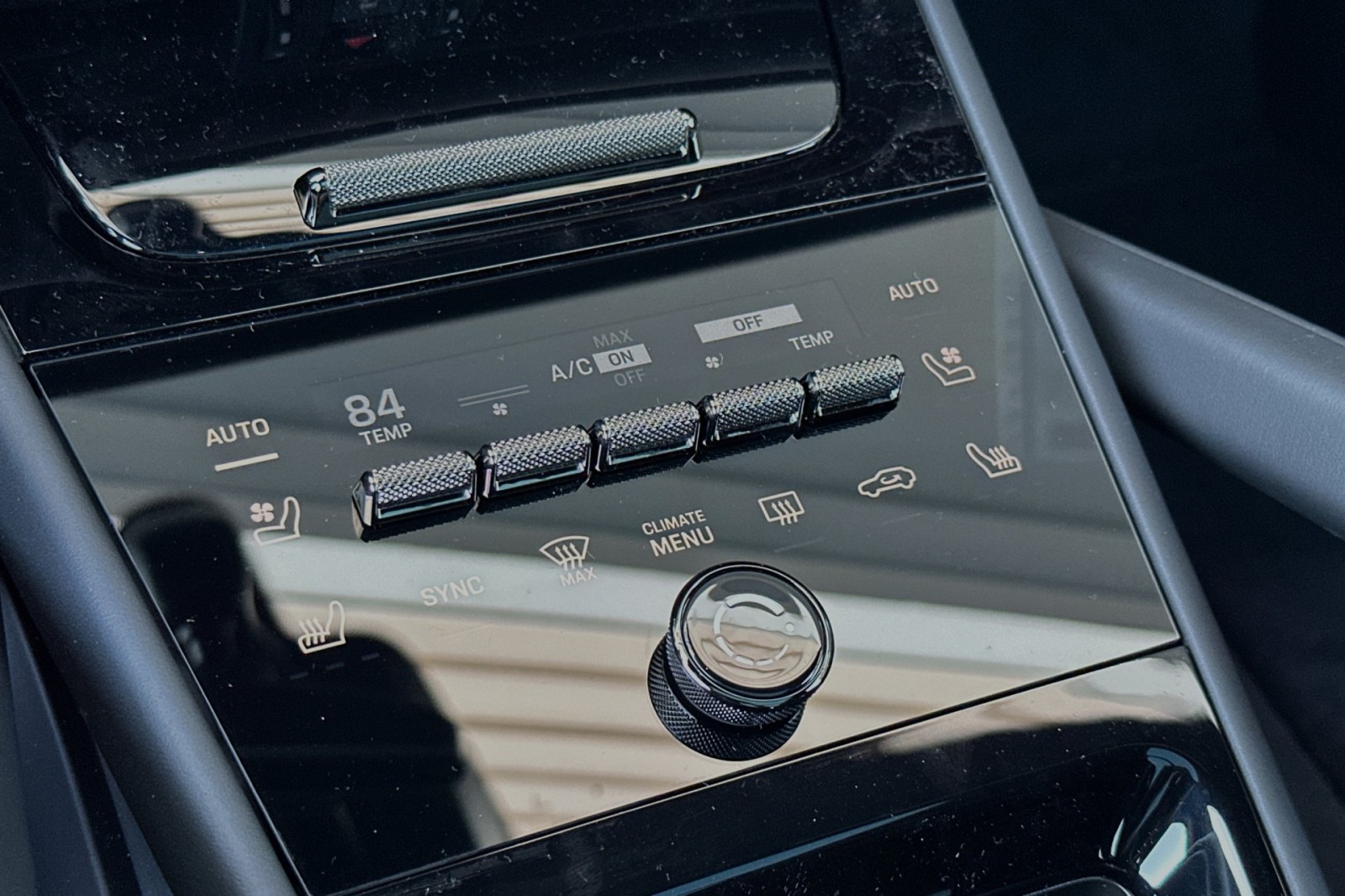 2025 Porsche Cayenne Turbo E-Hybrid photo 20