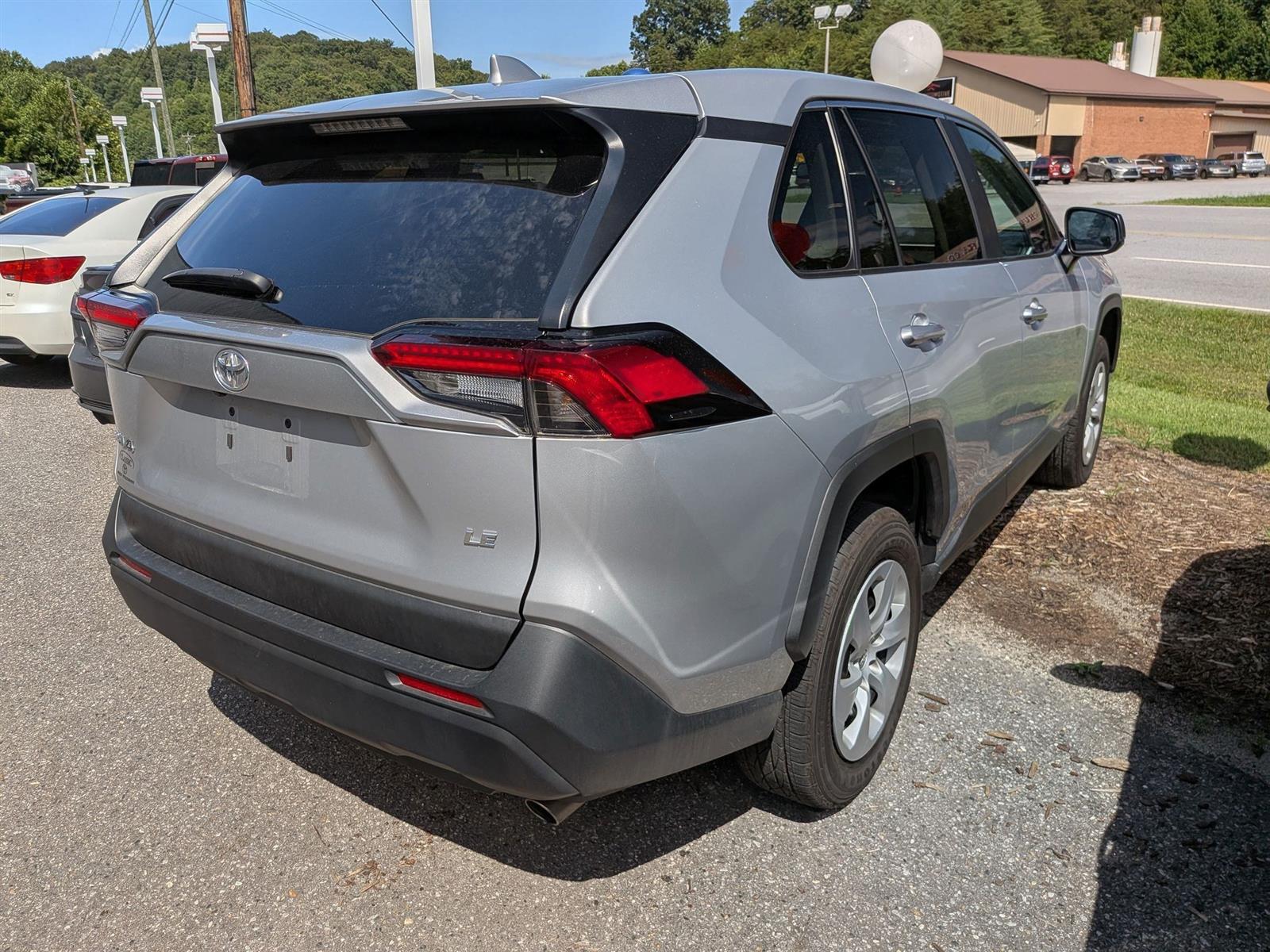 2024 Toyota RAV4 LE photo 4