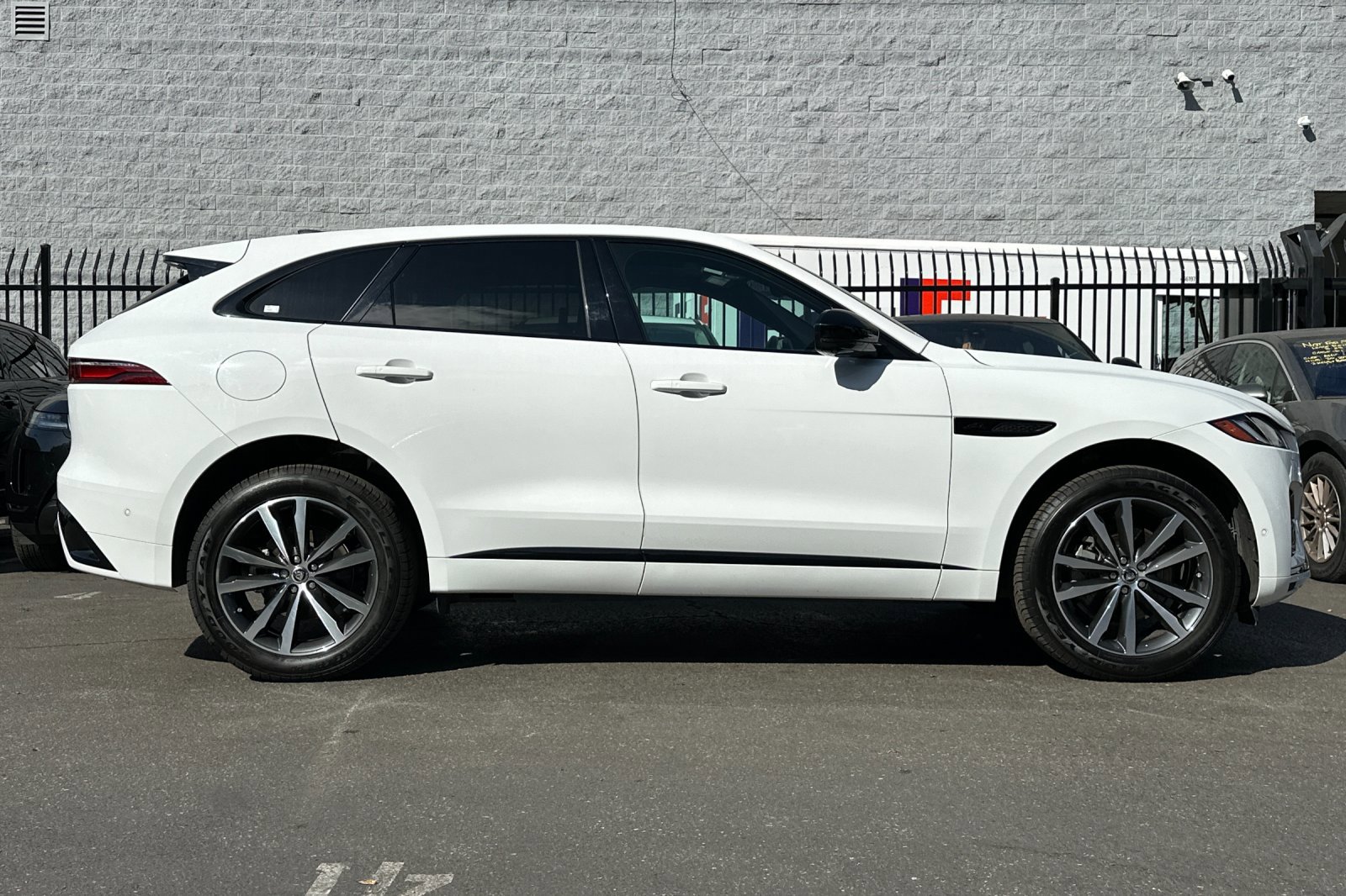 2025 Jaguar F-PACE P250 R-Dynamic S photo 7