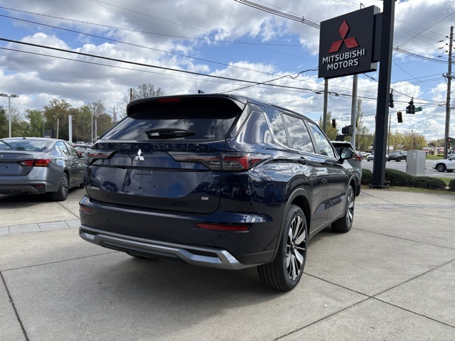 2025 Mitsubishi Outlander SE photo 4