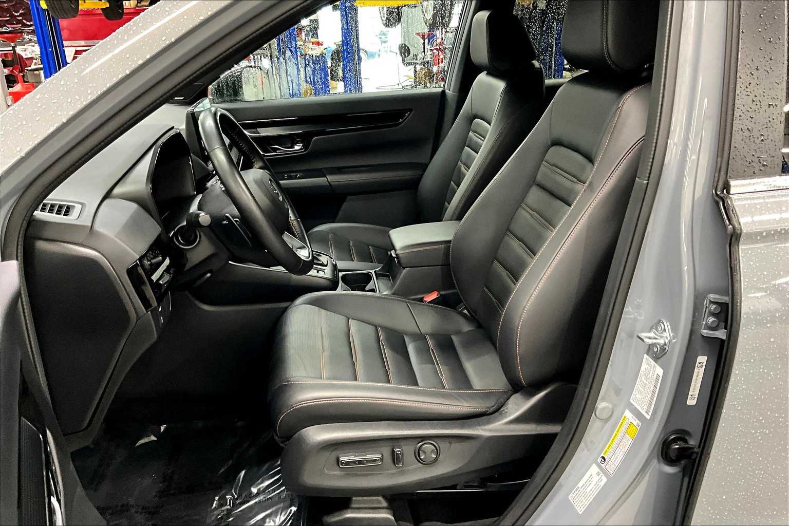 2025 Honda CR-V Hybrid Sport Touring photo 6