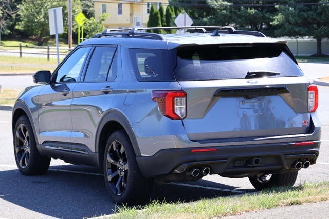 2022 Ford Explorer ST photo 5