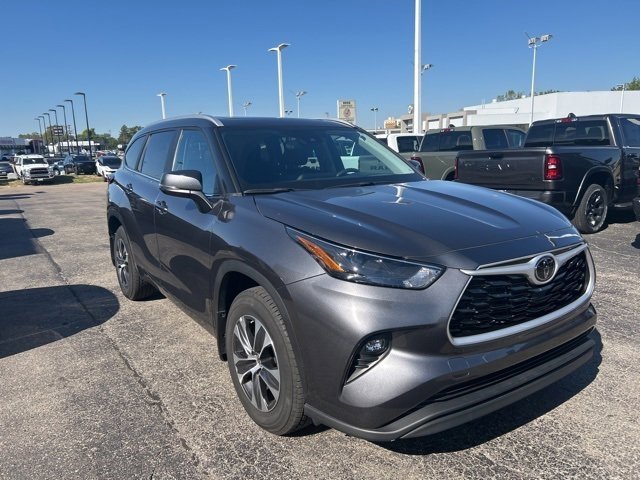 2023 Toyota Highlander XLE photo 3