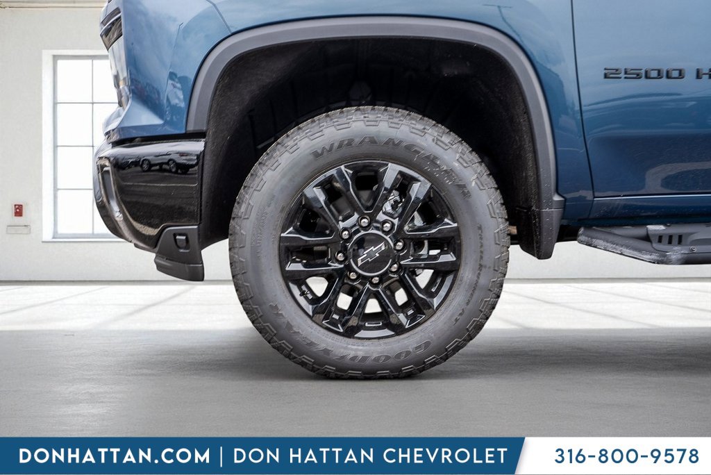 2025 Chevrolet Silverado 2500HD Custom photo 35
