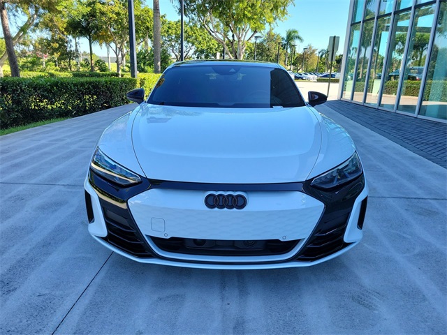 2023 Audi e-tron GT Premium Plus photo 2