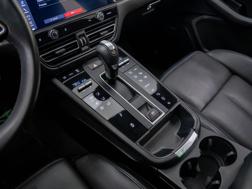 2022 Porsche Macan S photo 10