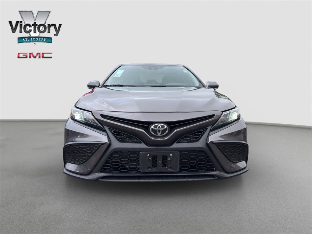 2021 Toyota Camry SE photo 3