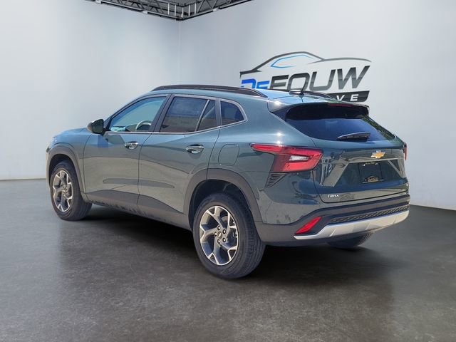 2025 Chevrolet Trax LT photo 5