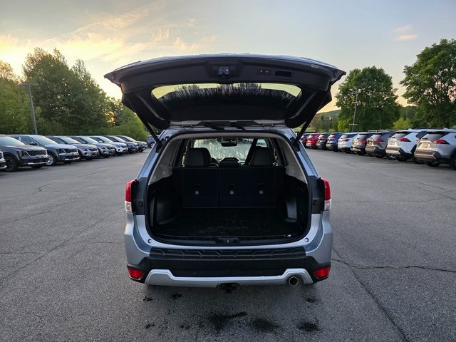 2020 Subaru Forester Touring photo 6