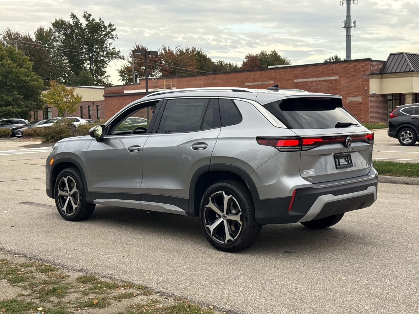 2025 Volkswagen Tiguan SE photo 4