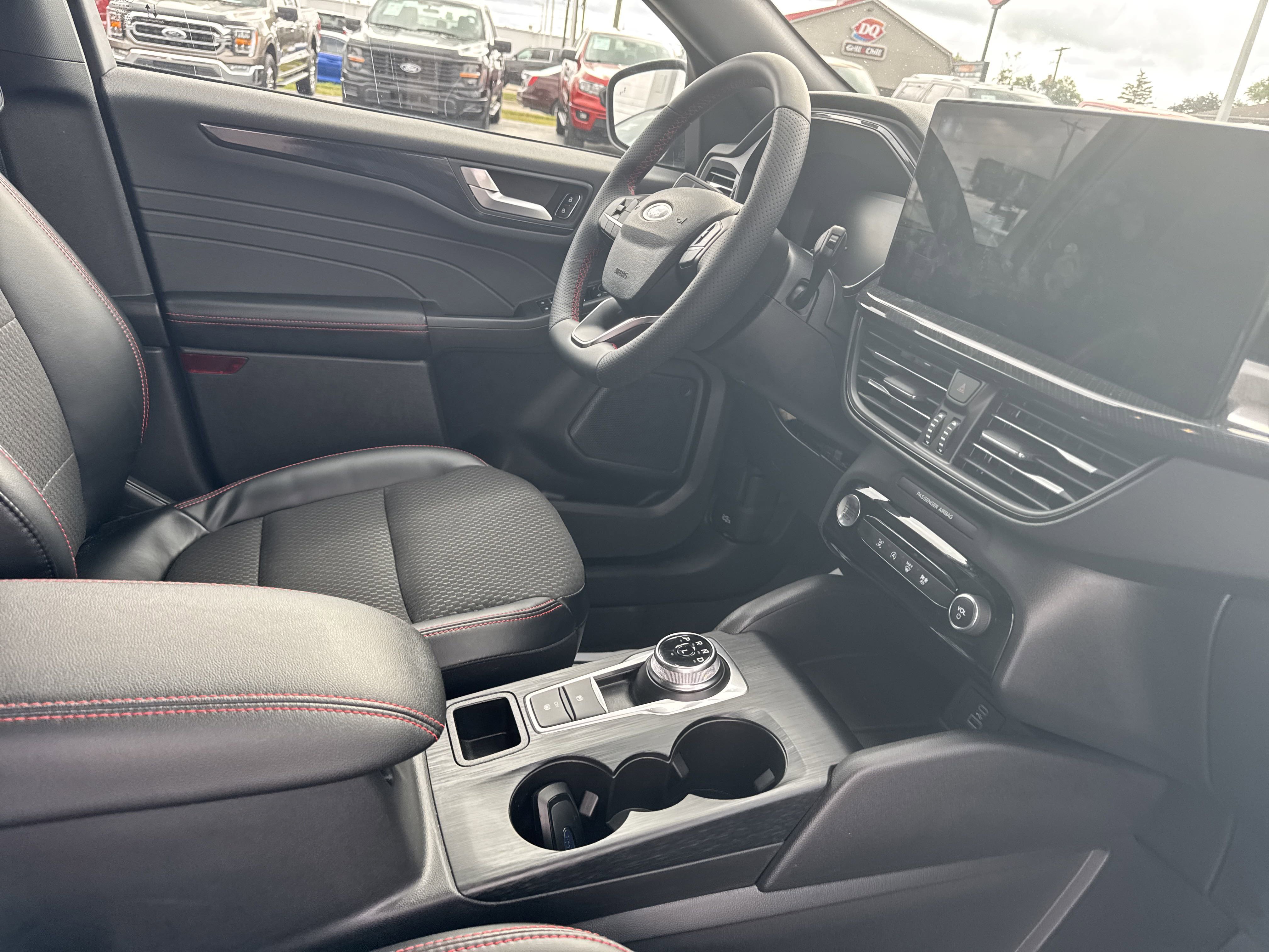 2023 Ford Escape ST-Line photo 7