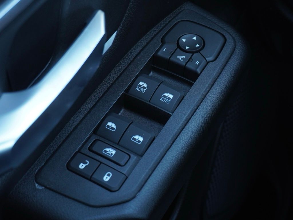 New 2026 Diamond Black Crystal Pearl-Coat Exterior Paint RAM Big Horn Sport Appearance Edition image 13