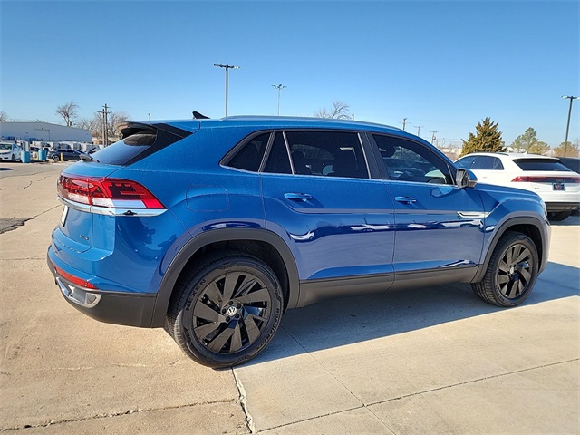 2025 Volkswagen Atlas Cross Sport SE Technology photo 2