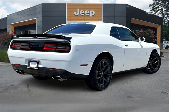 2022 Dodge Challenger SXT photo 6