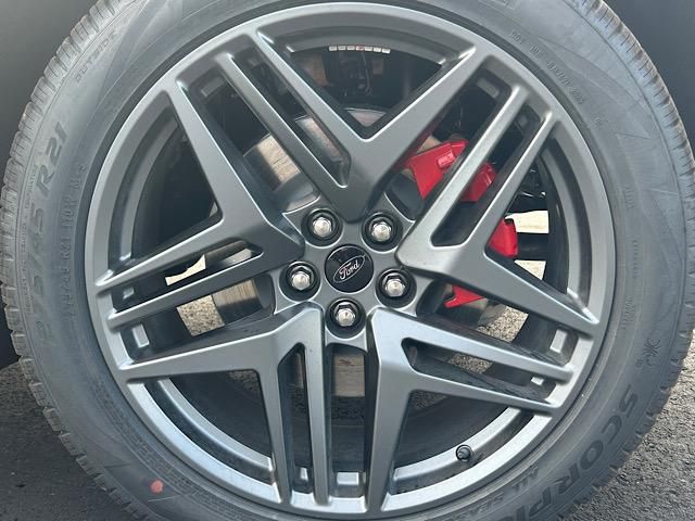 2025 Ford Explorer ST-Line photo 32