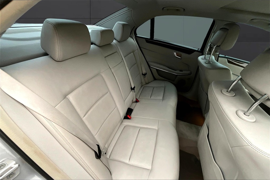 2014 Mercedes Benz E 250 4MATIC photo 25