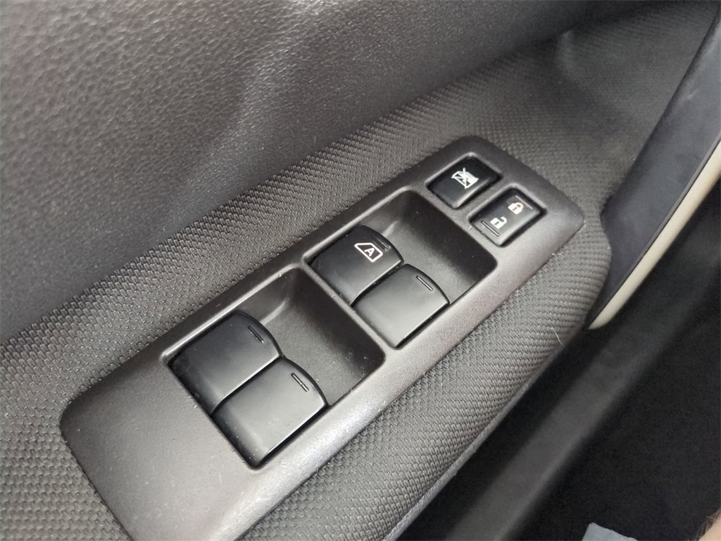 2012 Nissan Rogue SV photo 24