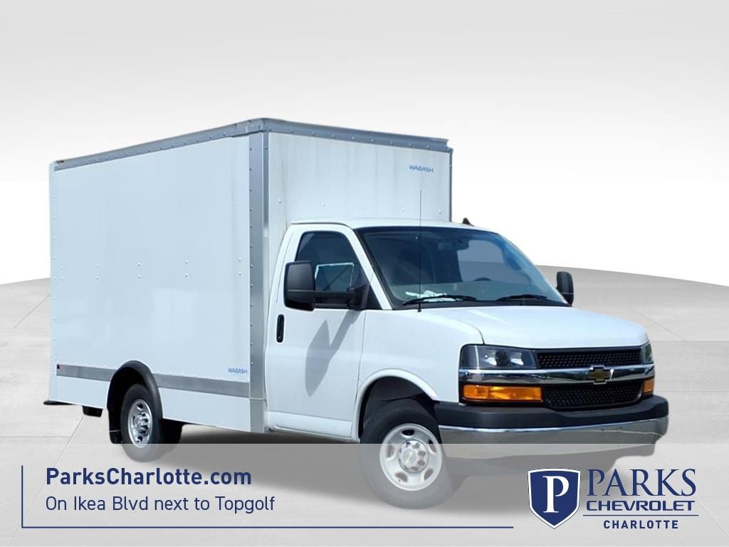2024 Chevrolet Express Cutaway Base's photo