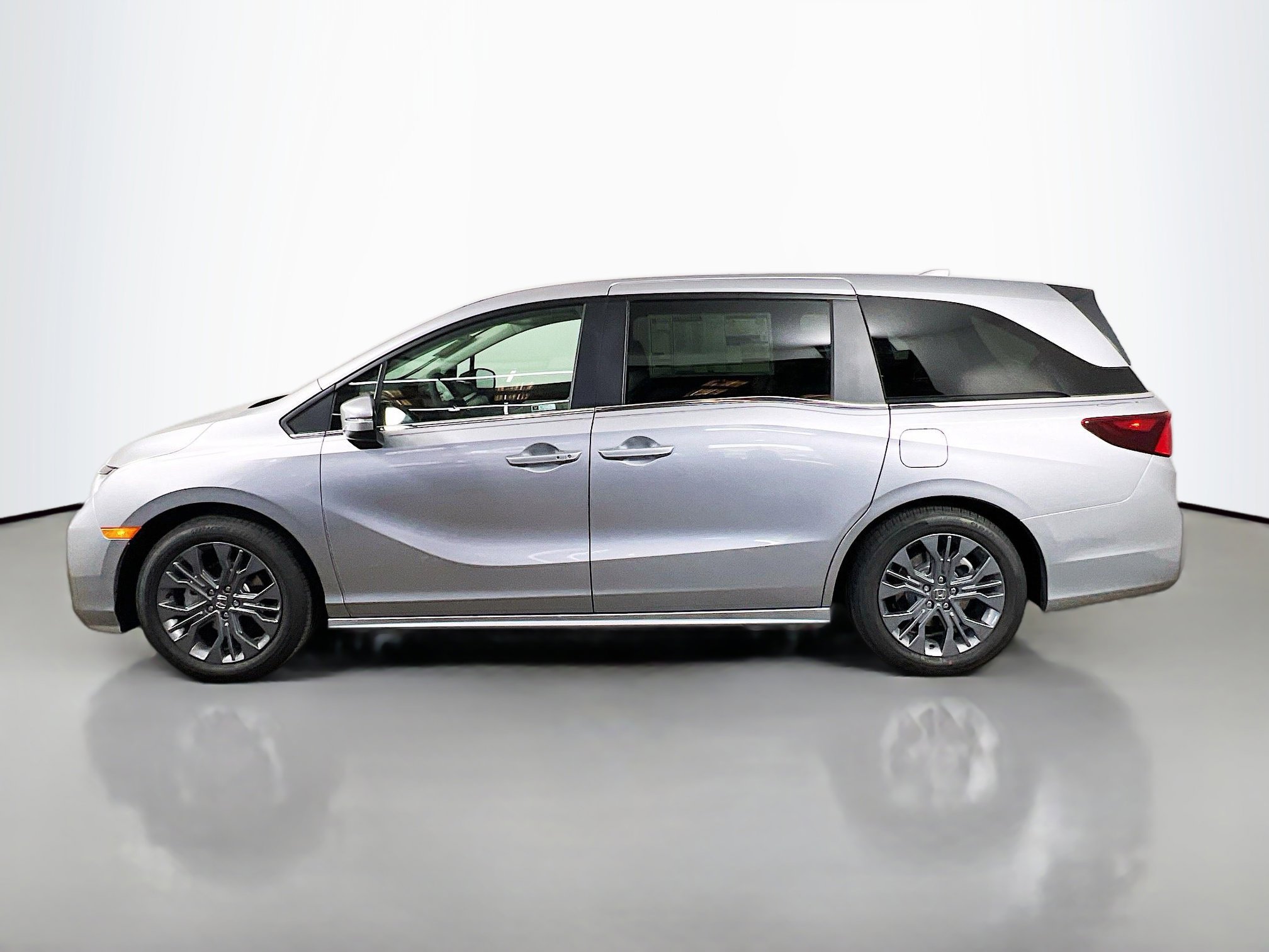 2026 Honda Odyssey Touring photo 4