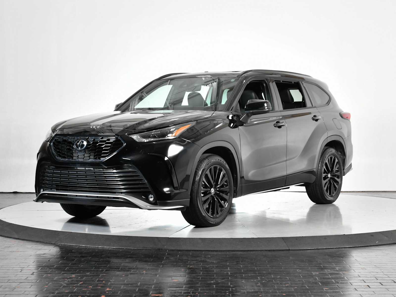 2024 Toyota Highlander XSE's photo